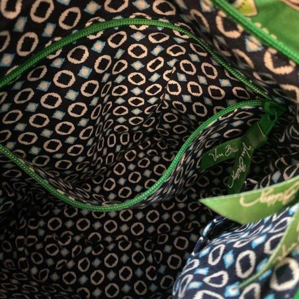 Vera Bradley Shoulder Bag Cupcakes Pattern - Picture 4 of 6